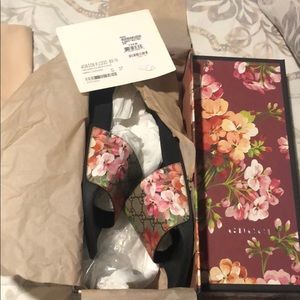 Gucci bloom slides